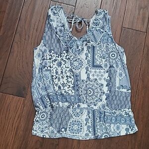 Dept 222 Blue & White Patterned Sleeveless Top with Ruffled Neckline size XL